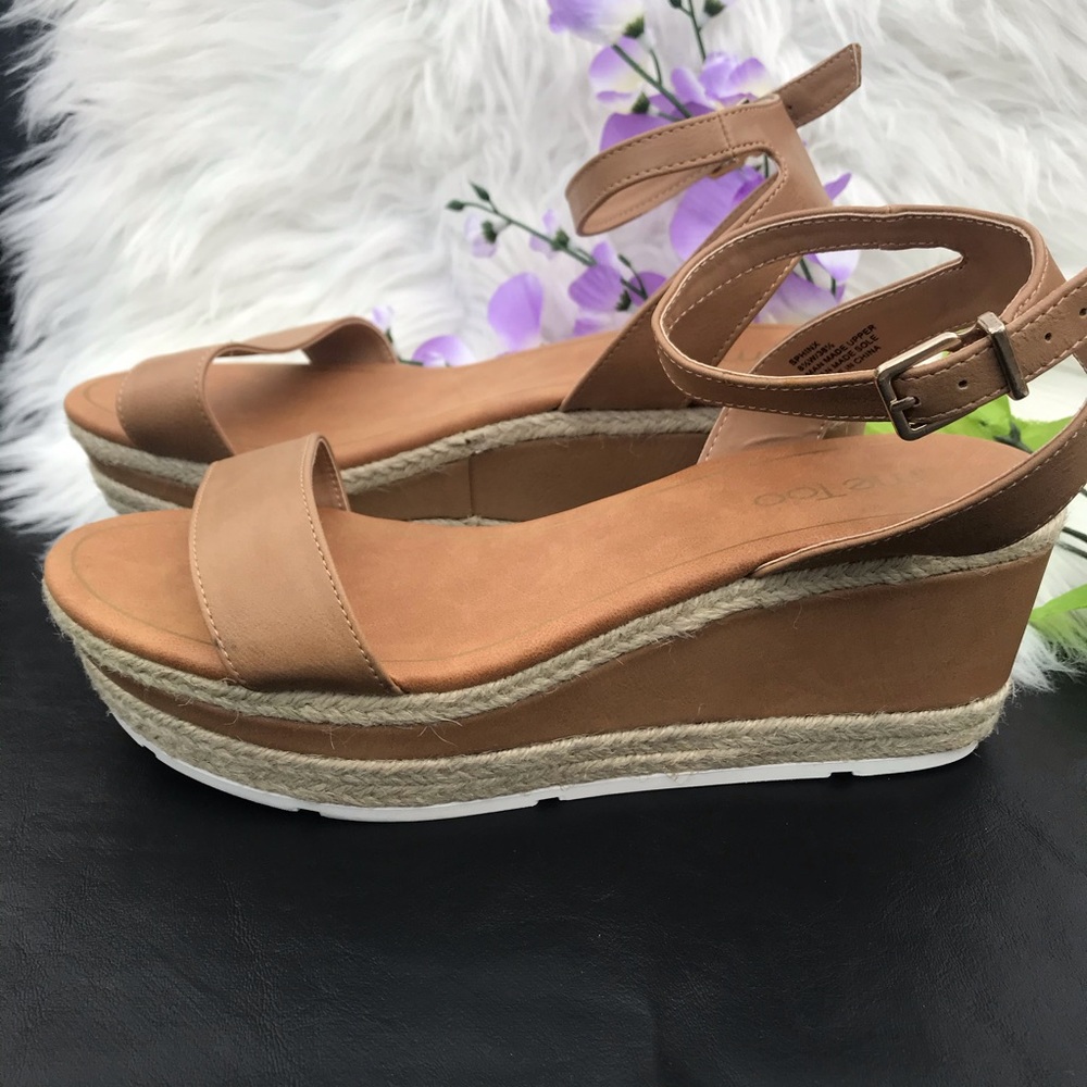 Me too platform sandals size 8.5 W